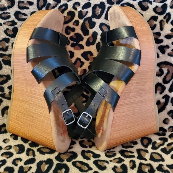 Jellypop Memory Foam Wedge Platforms 9M Black Strappy Sandal Black 4" Heel NWT - Picture 6 of 11